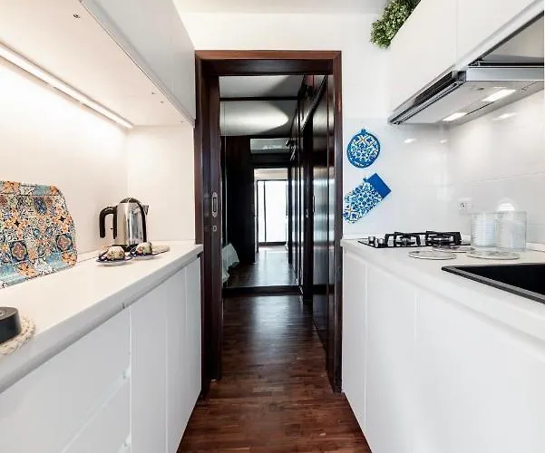 Mikka Studios: Luxury בארי