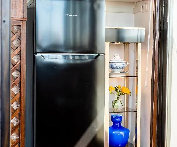 Mikka Studios: Luxury Apartment