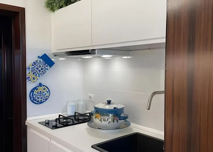 Mikka Studios: Luxury בארי